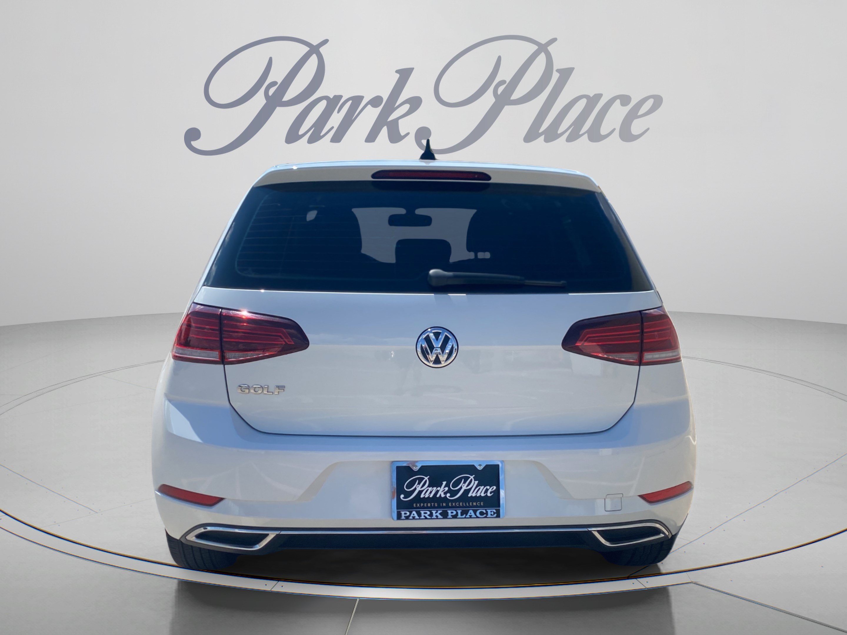 Used 2021 Volkswagen Golf 4-Door FWD image 4