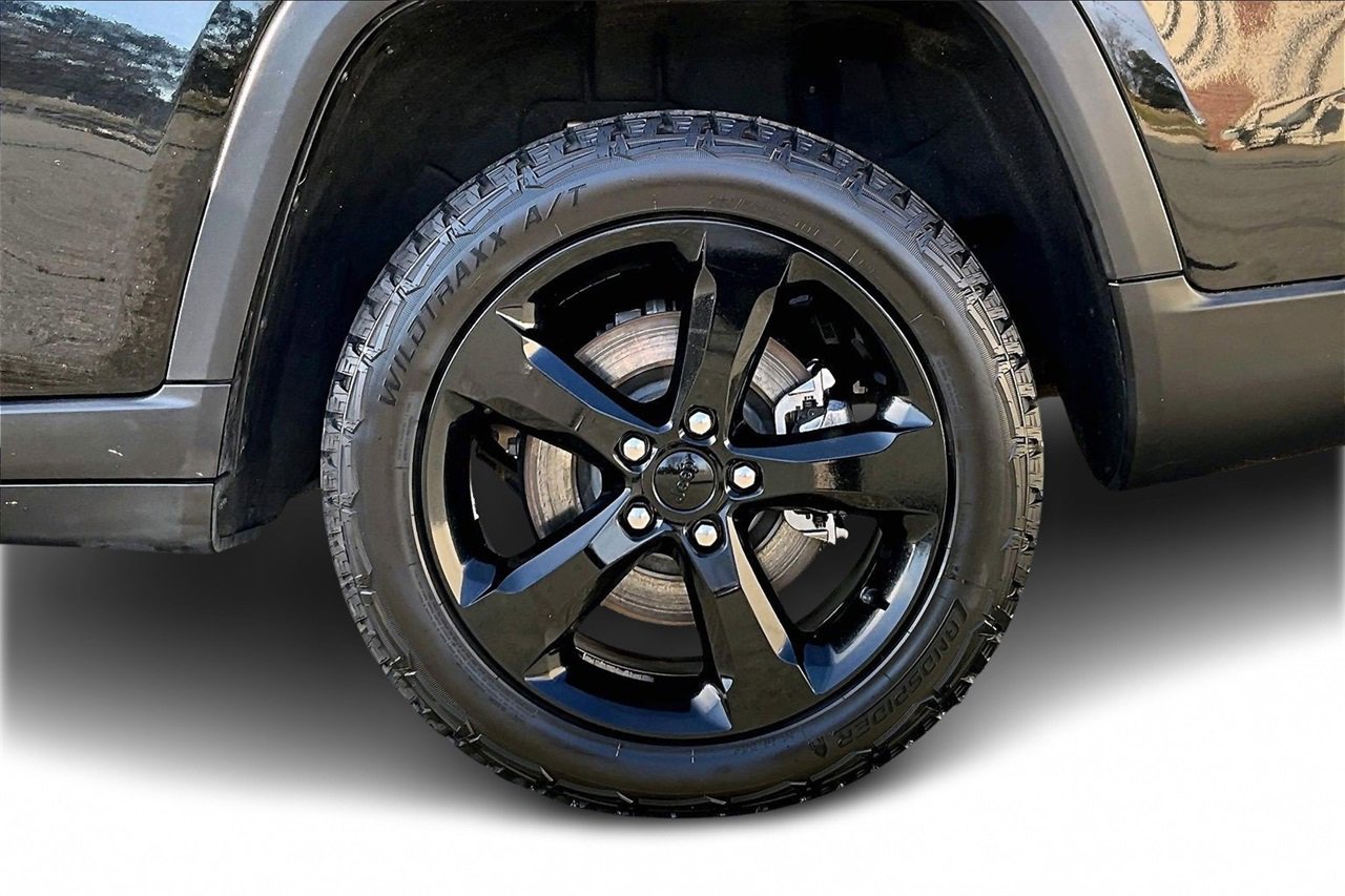 Used 2023 Jeep Grand Cherokee L Altitude image 32