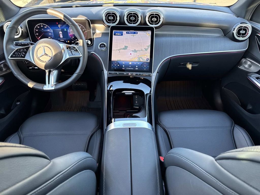 Used 2025 Mercedes-Benz GLC 300 4MATIC image 15