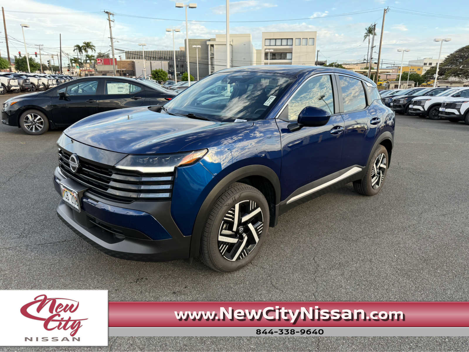 Used 2025 Nissan Kicks SV image 1