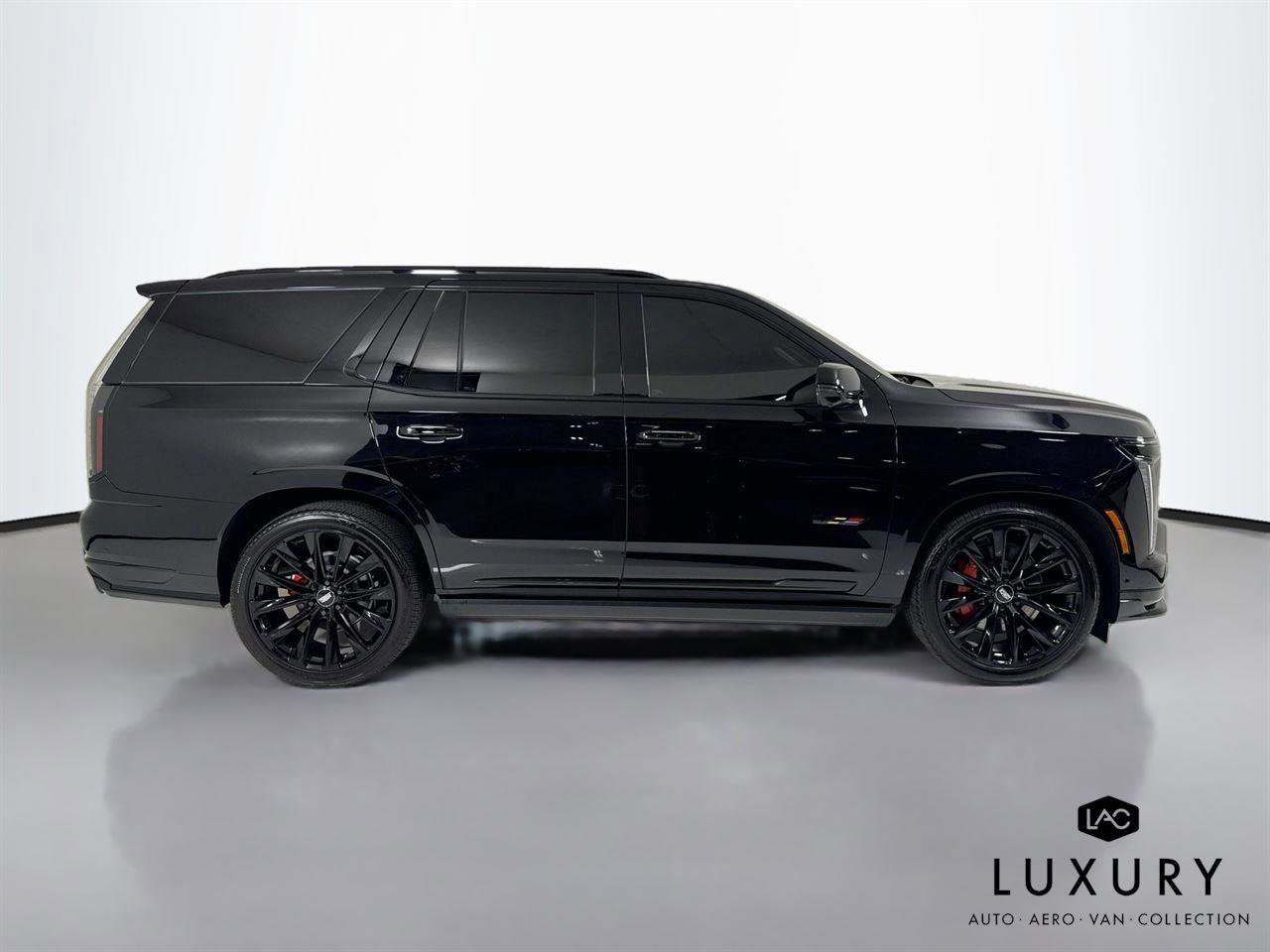 Used 2026 Cadillac Escalade V w/ LPO, ONYX Package AWD/4WD image 5