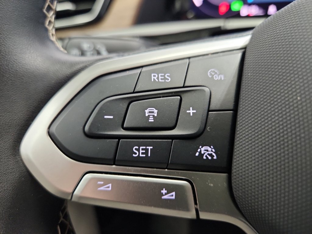 Certified 2025 Volkswagen Atlas SE w/ Panoramic Sunroof Package FWD image 13