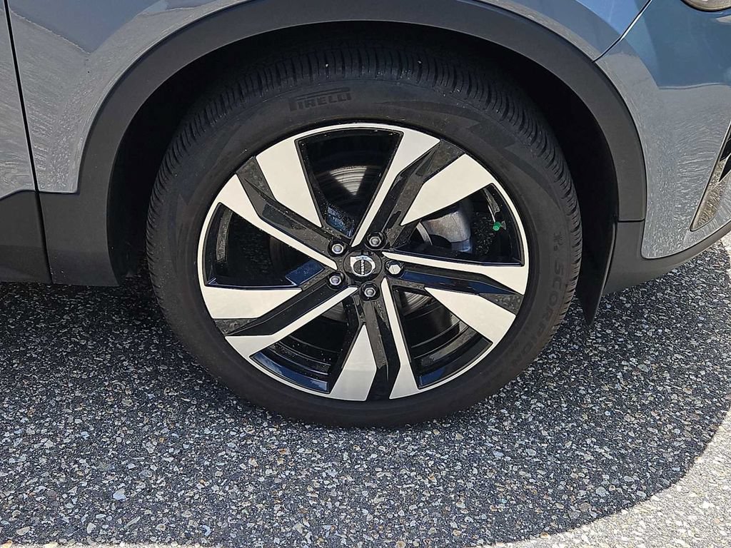 Used 2023 Volvo XC40 B5 Plus w/ Protection Package Premier AWD/4WD image 9