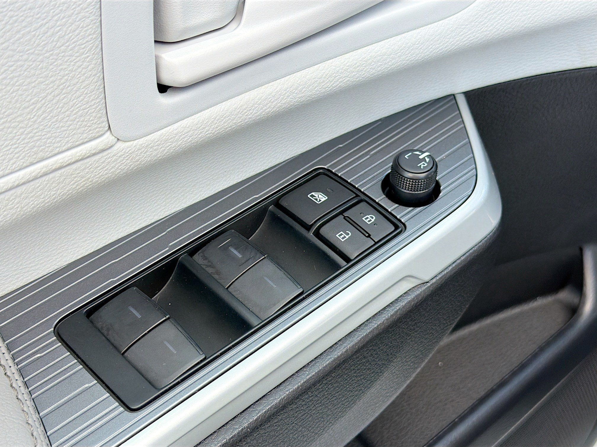 Certified 2026 Toyota Sienna LE FWD image 9