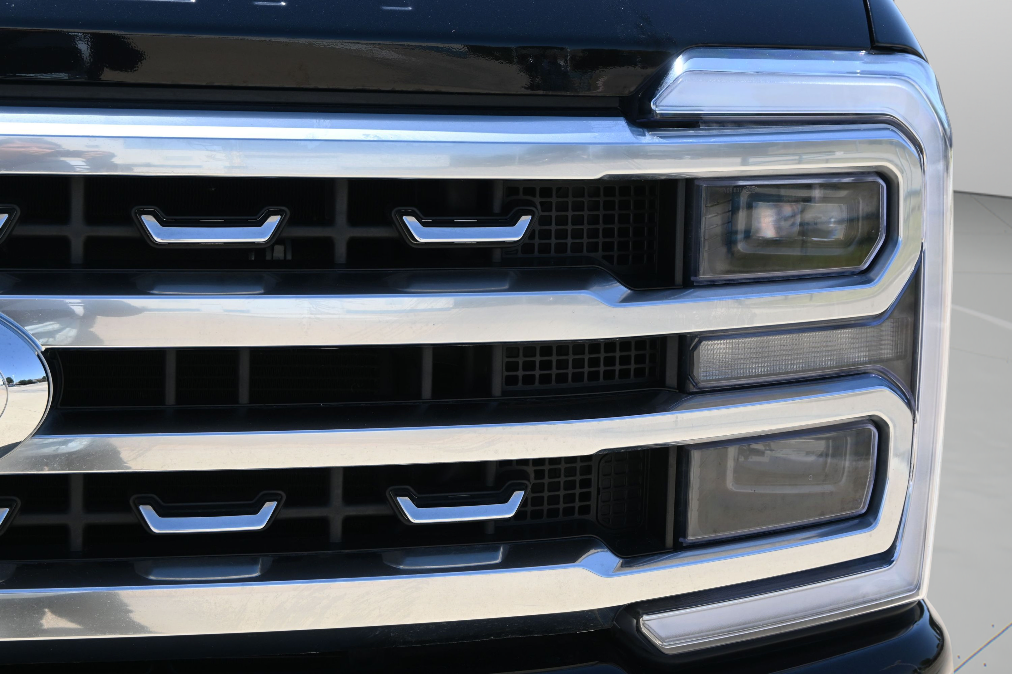 Used 2023 Ford F350 Platinum w/ FX4 Off-Road Package AWD/4WD image 14