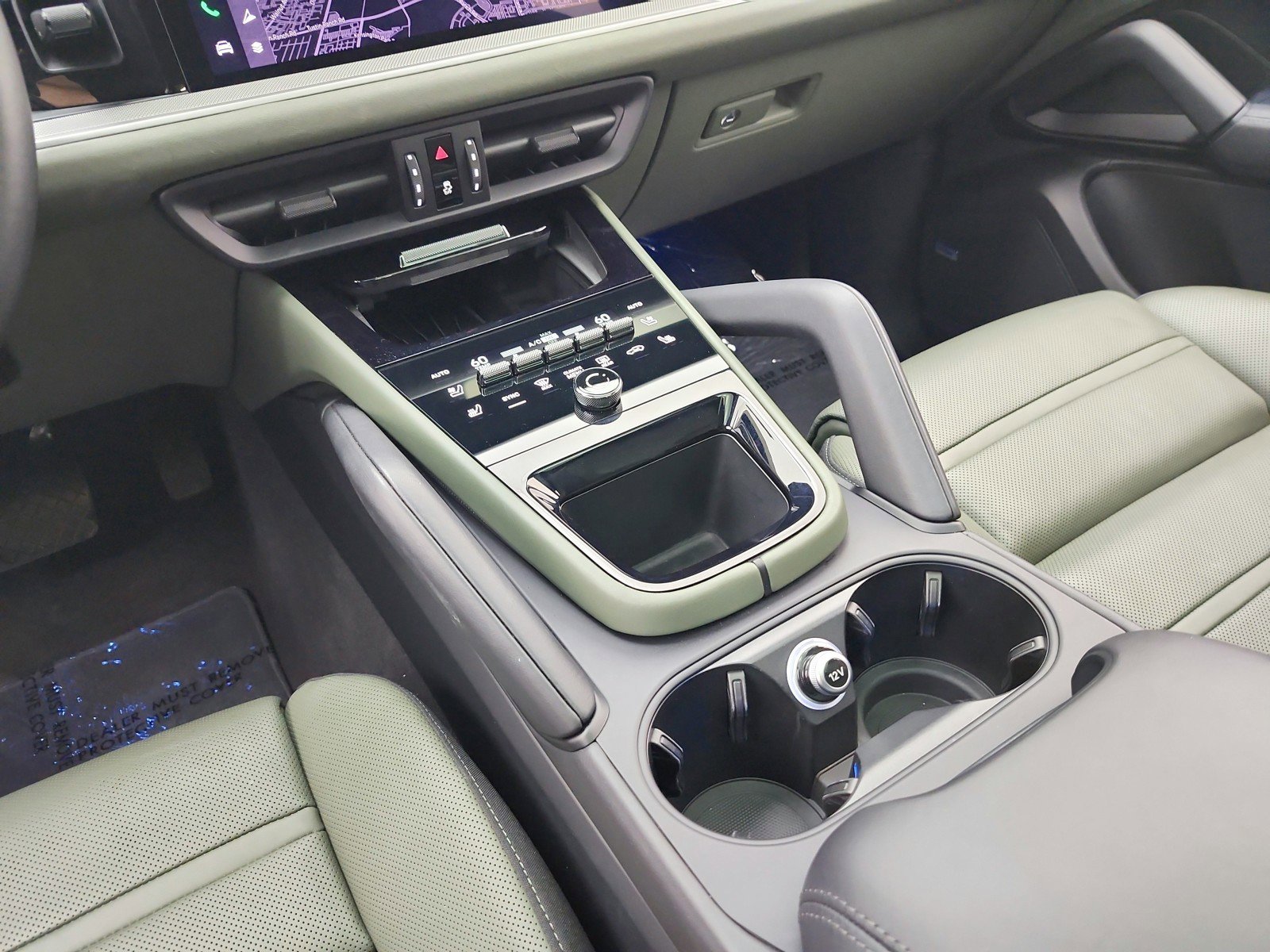 Used 2024 Porsche Cayenne Coupe image 18