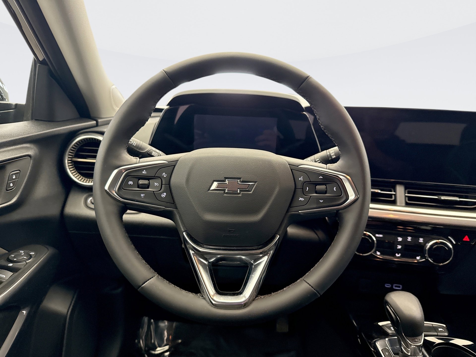 Used 2025 Chevrolet Trax ACTIV w/ Driver Confidence Package image 12