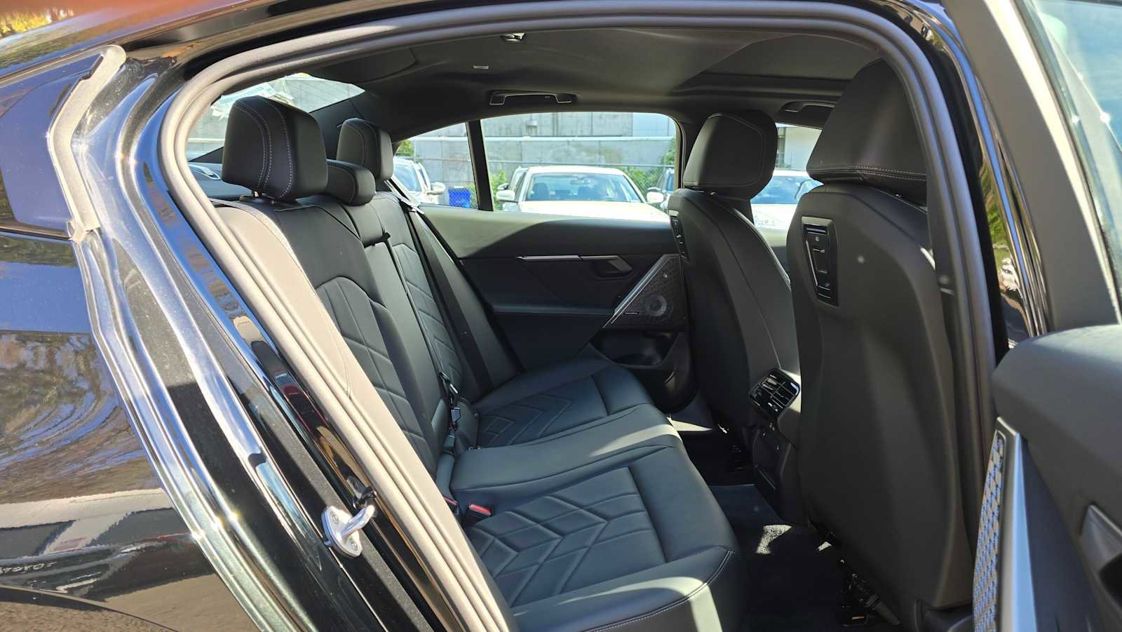 Used 2025 BMW i5 xDrive40 w/ M Sport Package image 12