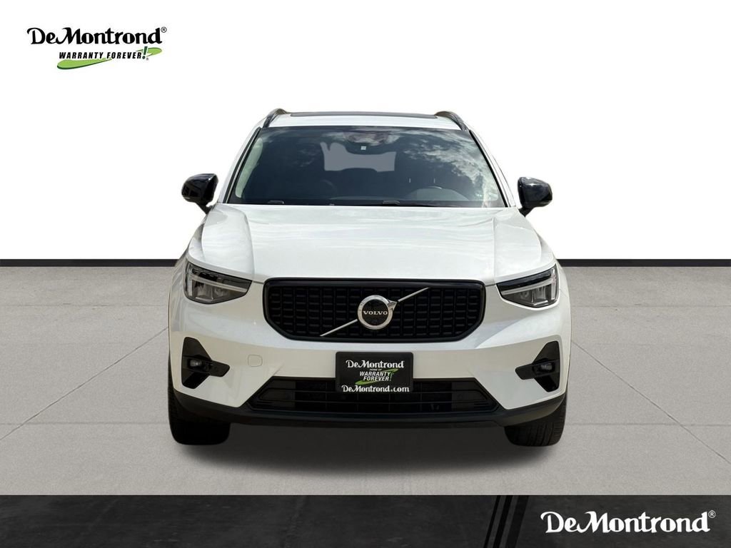 Used 2023 Volvo XC40 B5 Plus w/ Driver Assist Package video 2
