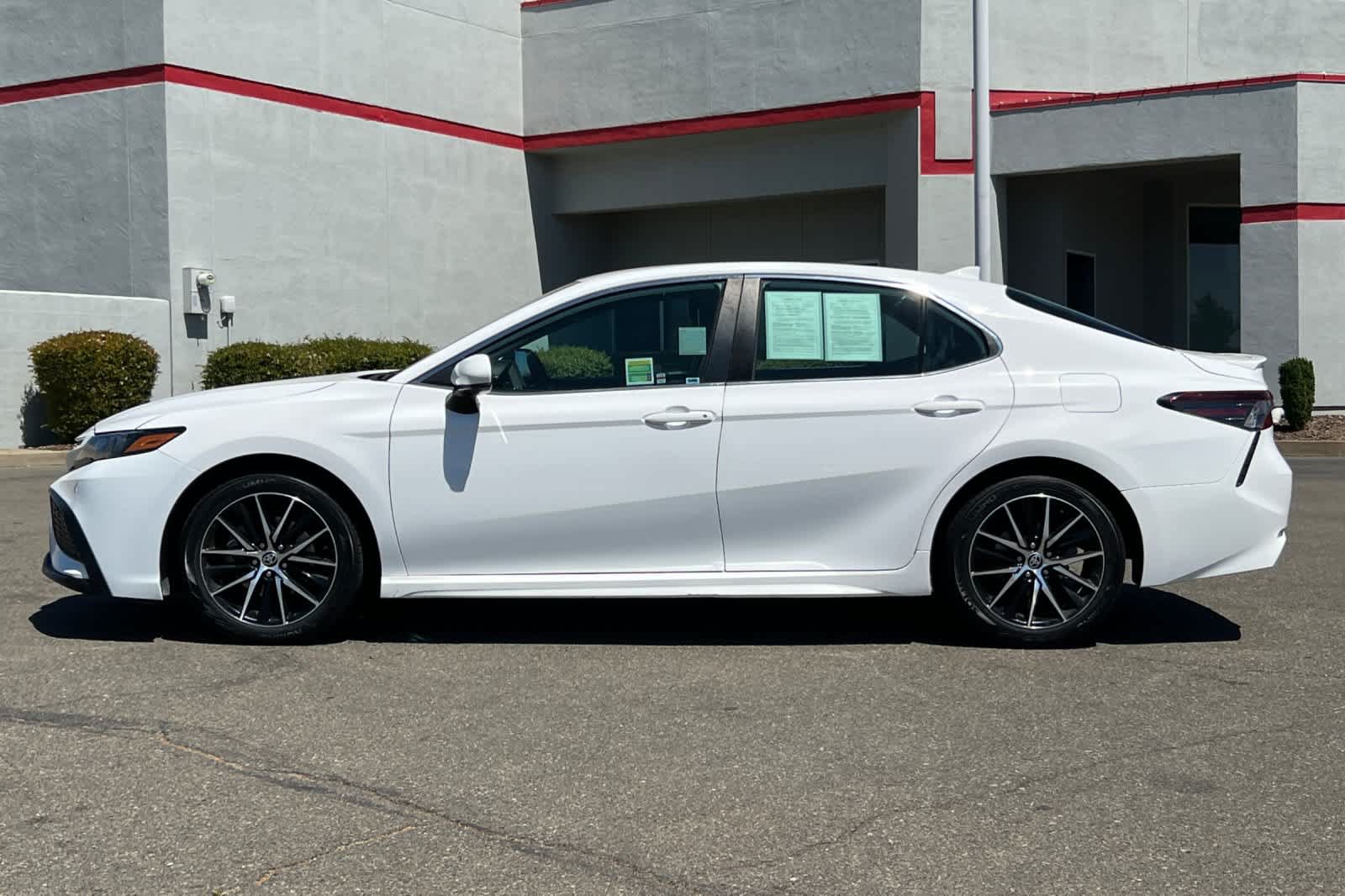 Used 2021 Toyota Camry SE FWD image 9