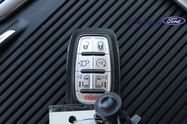 Used 2023 Chrysler Pacifica Touring-L FWD image 24