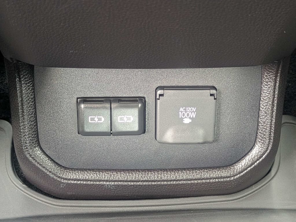 Used 2022 Toyota Highlander Limited FWD image 14