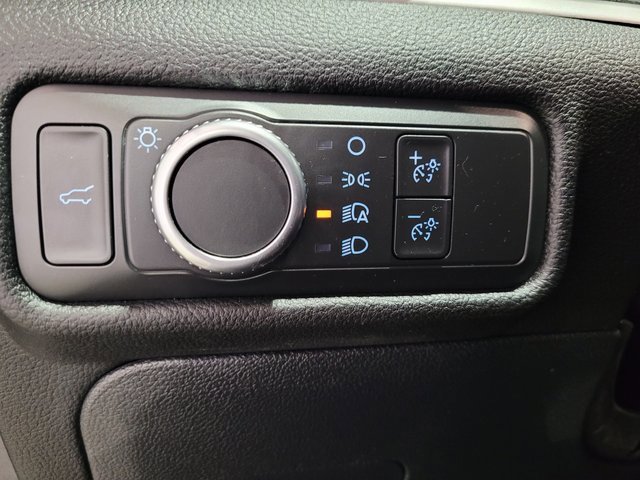 Used 2022 Ford Explorer XLT image 44