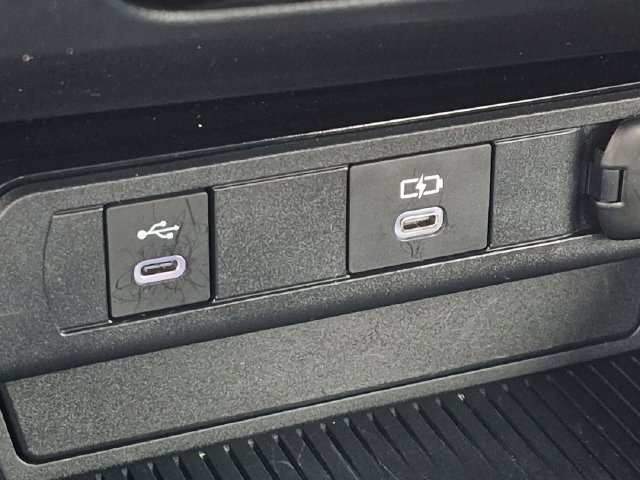 Certified 2025 Toyota Prius XLE FWD image 23