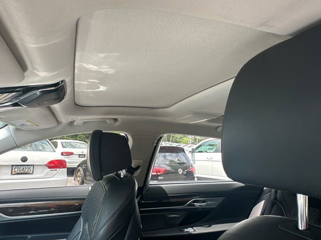 Used 2020 BMW 740i w/ Premium Package RWD image 34