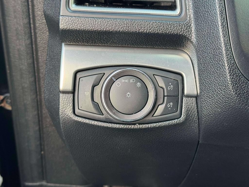Used 2018 Ford Explorer XLT AWD/4WD image 20