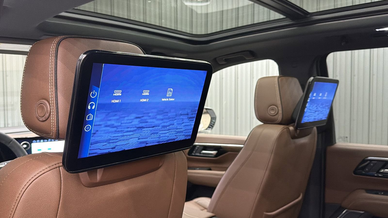 Used 2025 Chevrolet Suburban High Country image 31