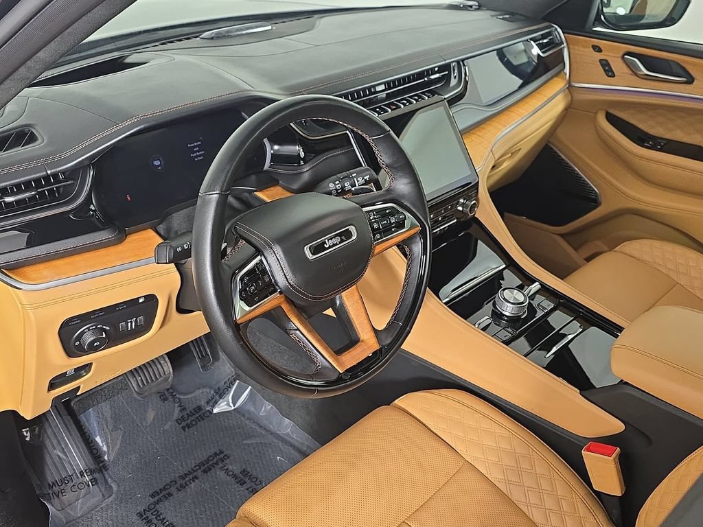 Used 2023 Jeep Grand Cherokee Summit AWD/4WD image 12