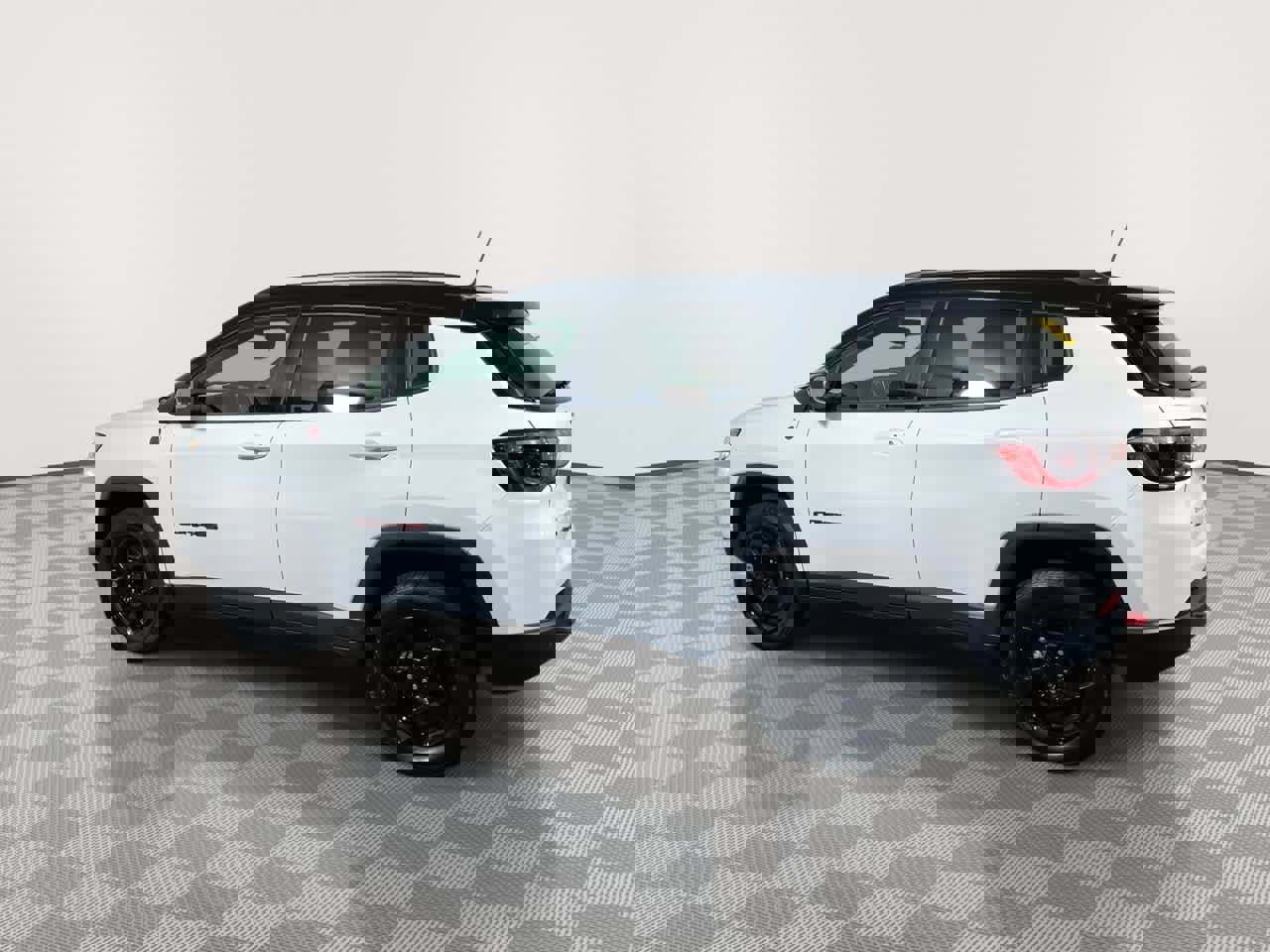 Used 2023 Jeep Compass Trailhawk image 4