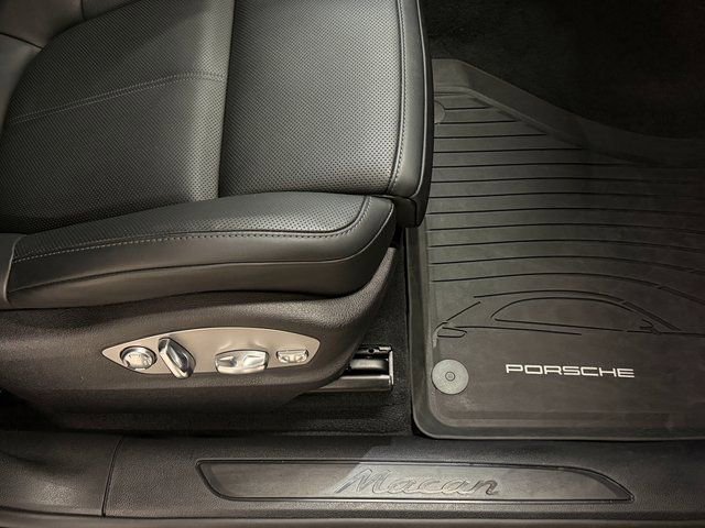 Certified 2026 Porsche Macan AWD/4WD image 29