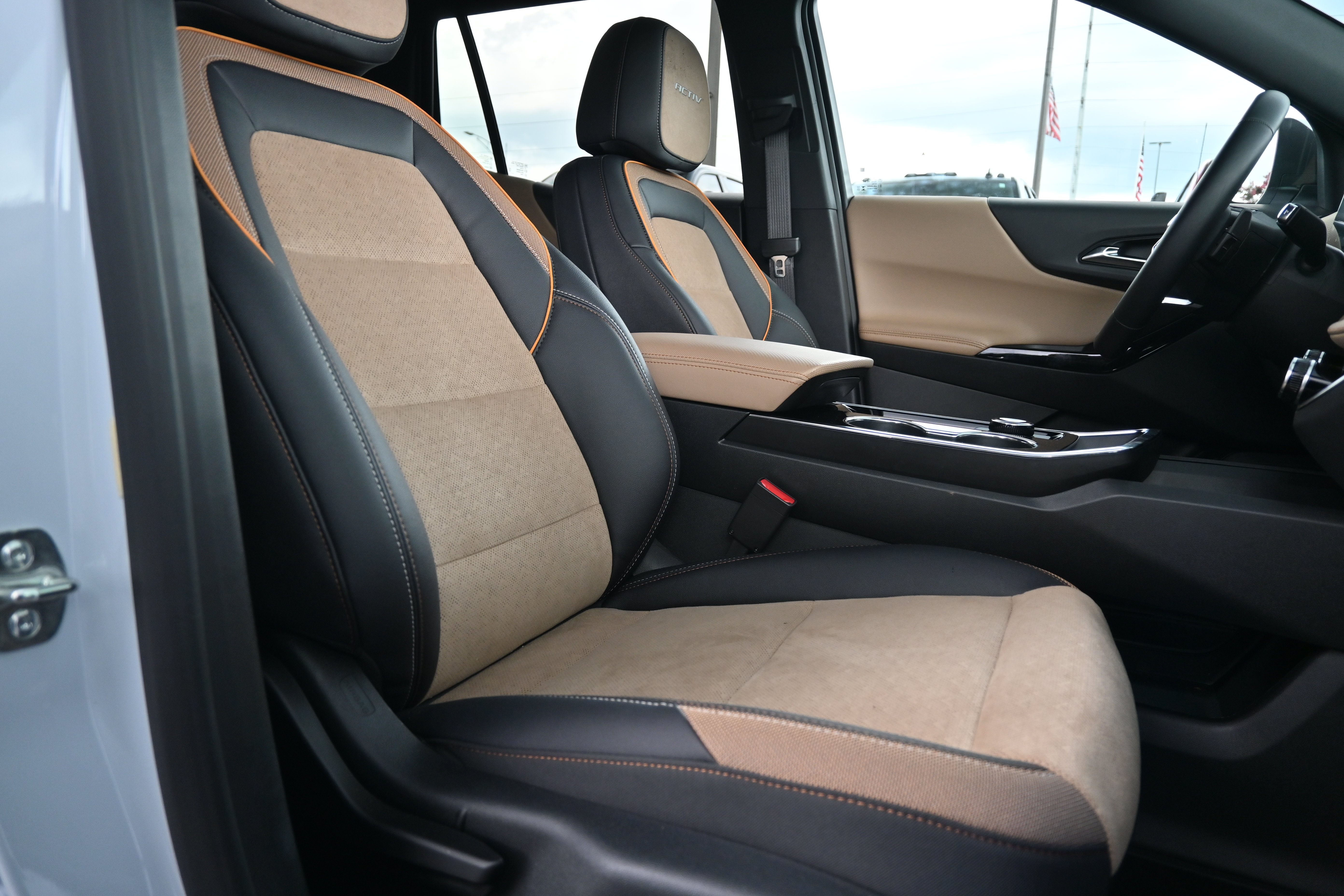 New 2026 Chevrolet Equinox ACTIV w/ Safety and Technology Package AWD/4WD image 33