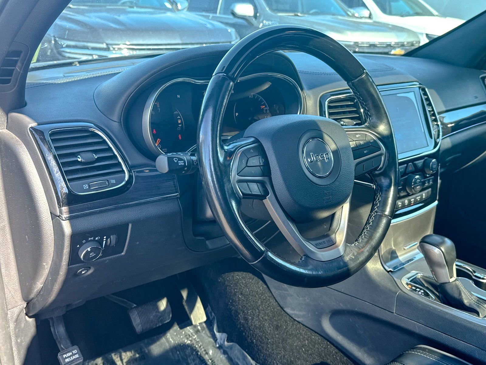 Used 2020 Jeep Grand Cherokee Overland AWD/4WD image 15