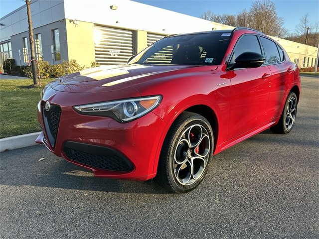 Used 2022 Alfa Romeo Stelvio Veloce image 4