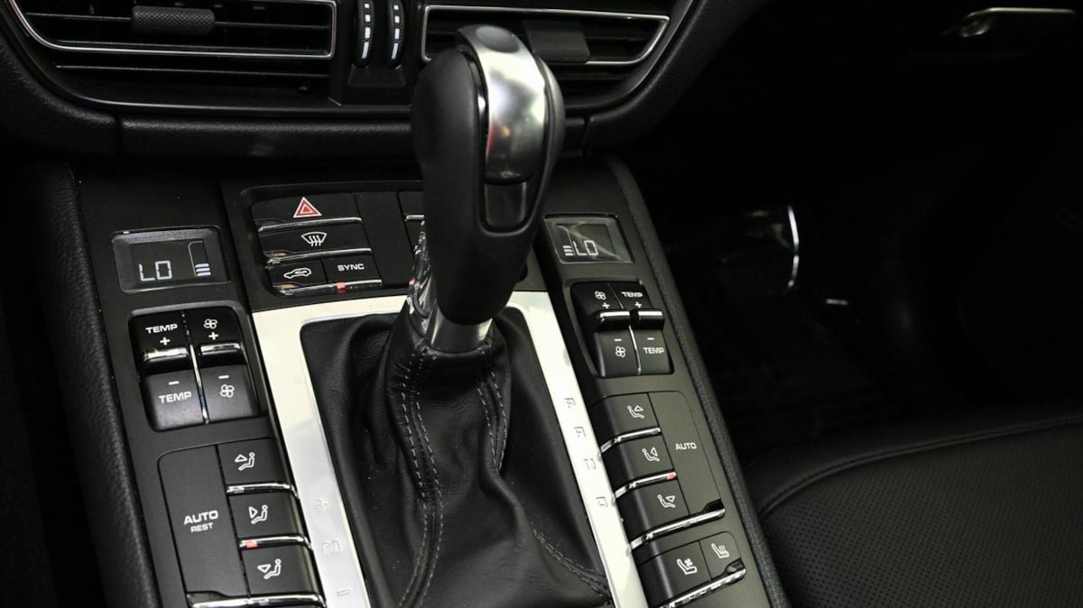 Used 2021 Porsche Macan Turbo w/ Premium Package Plus (PF0) image 7