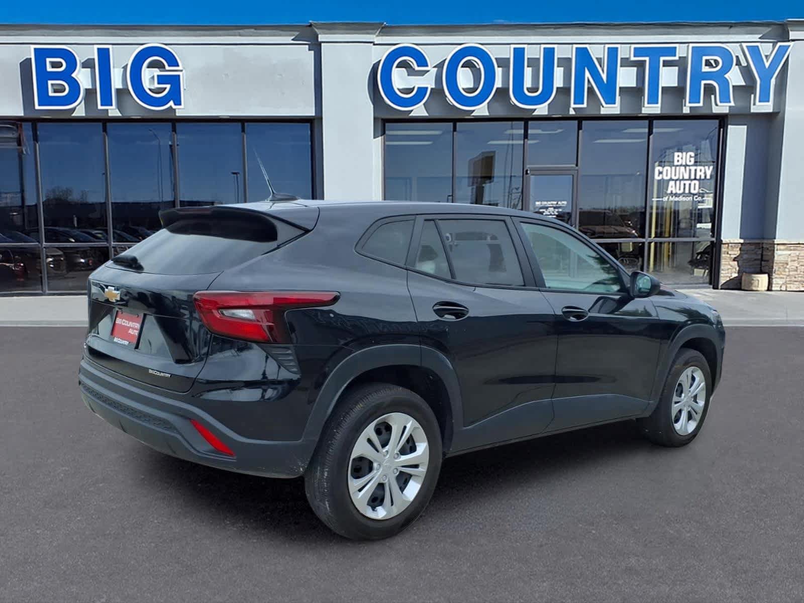 Used 2025 Chevrolet Trax LS w/ Driver Confidence Package FWD image 3