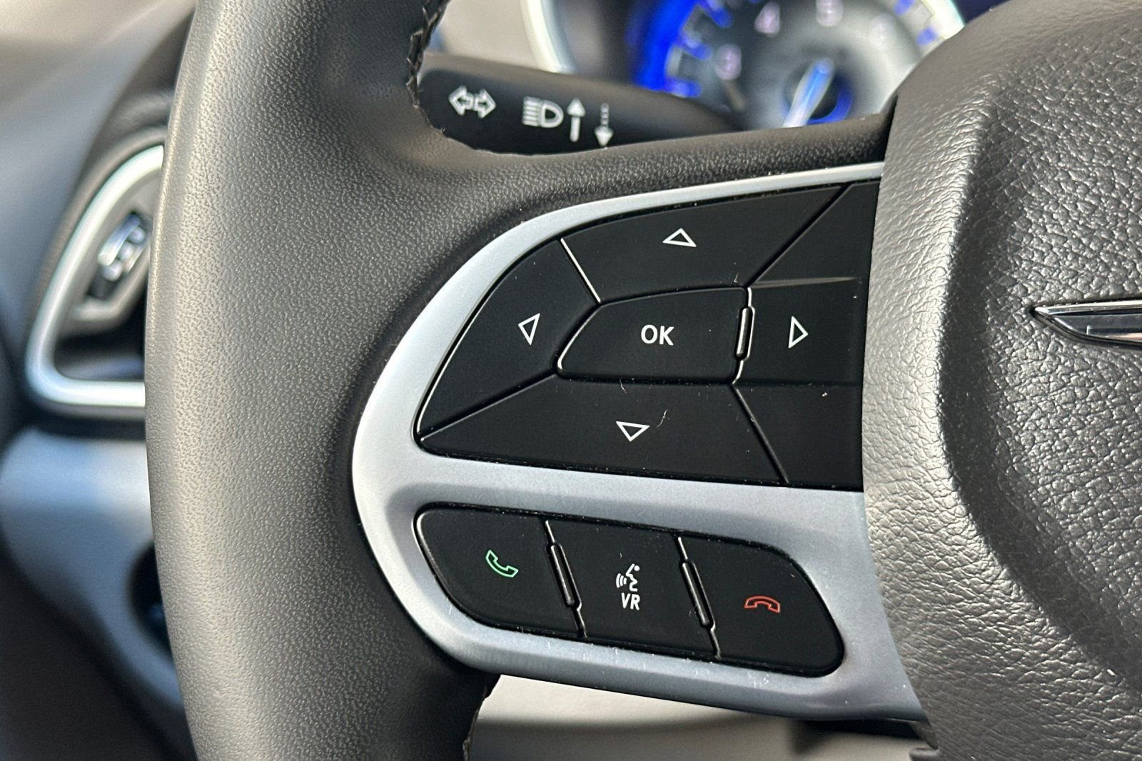 Used 2023 Chrysler Pacifica Touring-L image 37