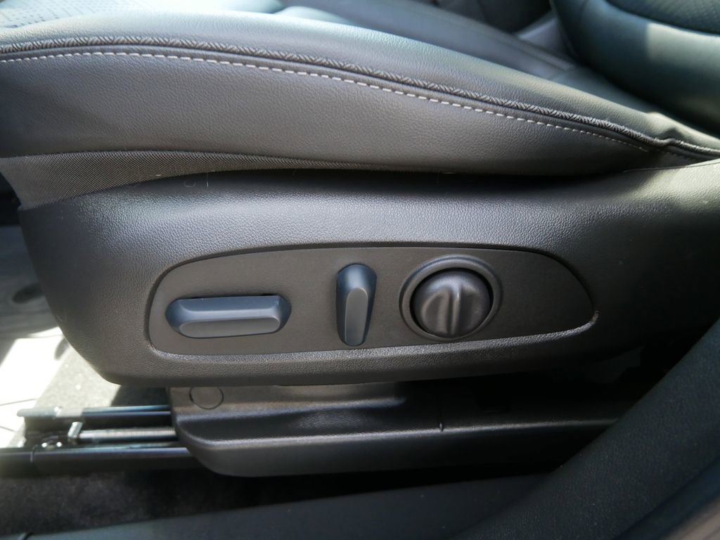 Used 2023 Buick Encore GX Essence w/ Experience Buick Package image 17