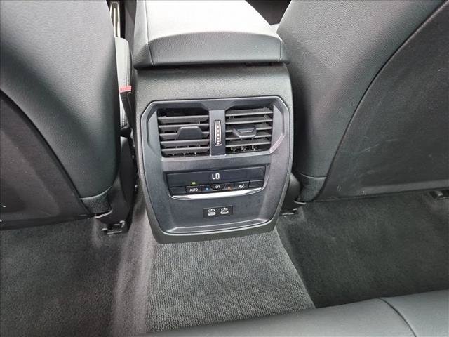 Used 2025 BMW 330i Sedan w/ M Sport Package RWD image 17
