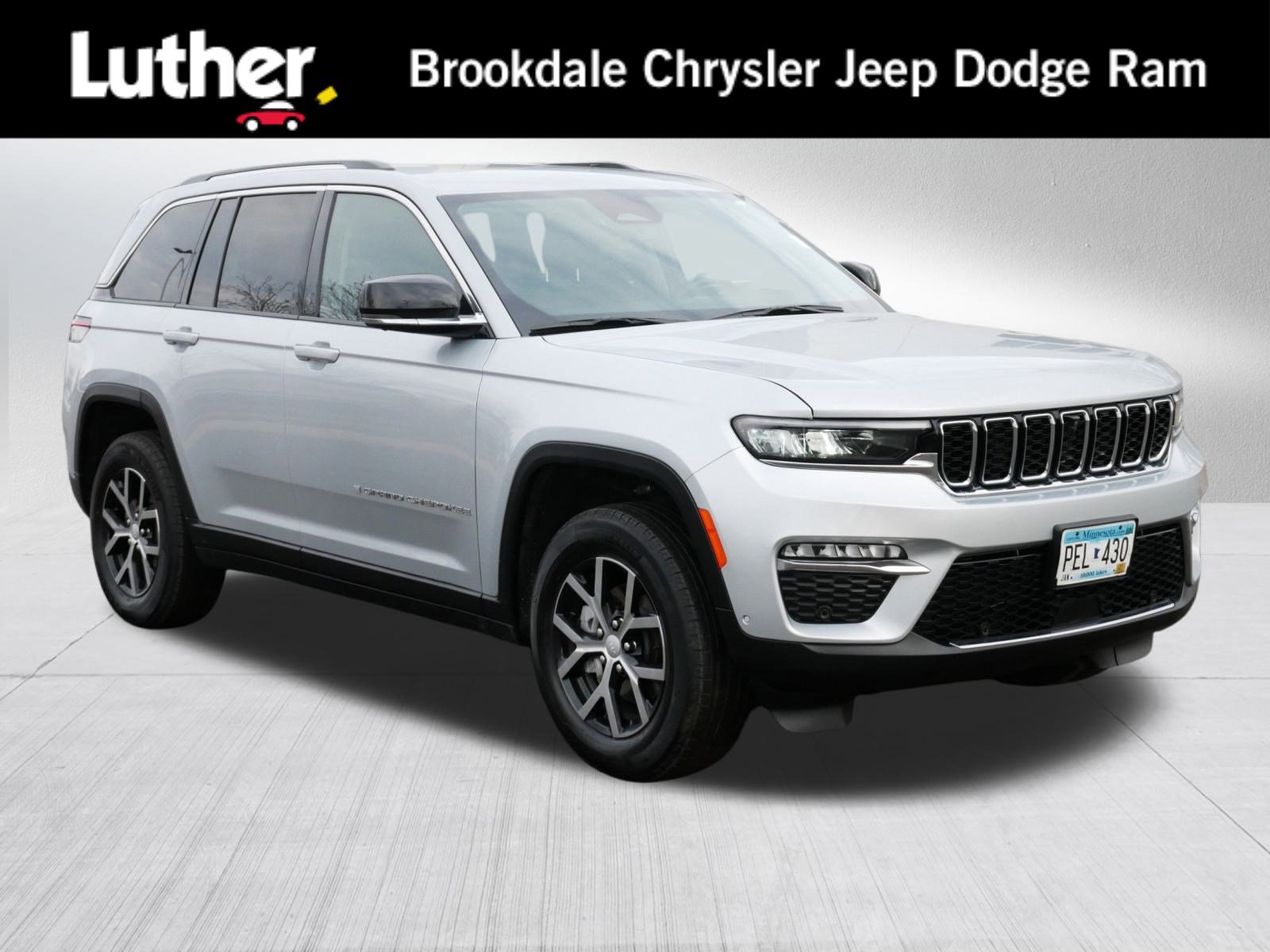 Used 2023 Jeep Grand Cherokee Limited w/ Luxury Tech Group II image 1
