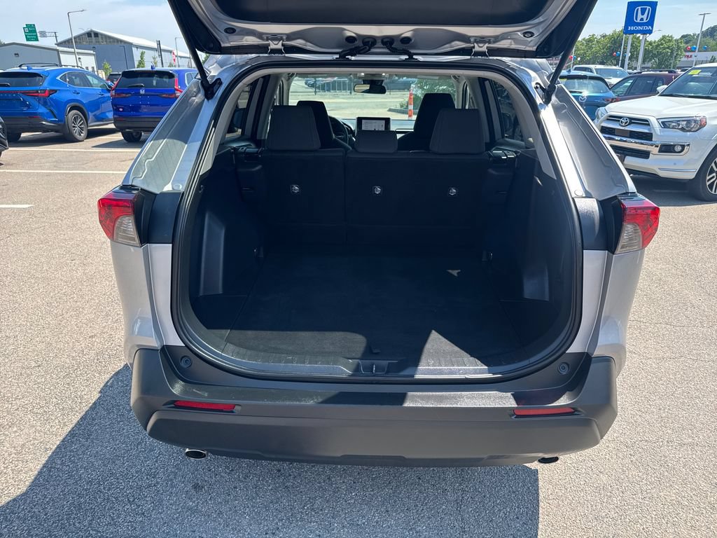 Used 2023 Toyota RAV4 LE AWD/4WD image 7