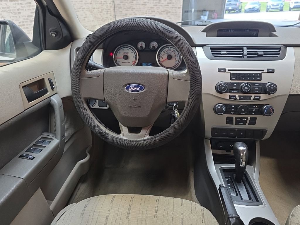 Used 2010 Ford Focus SE FWD image 11