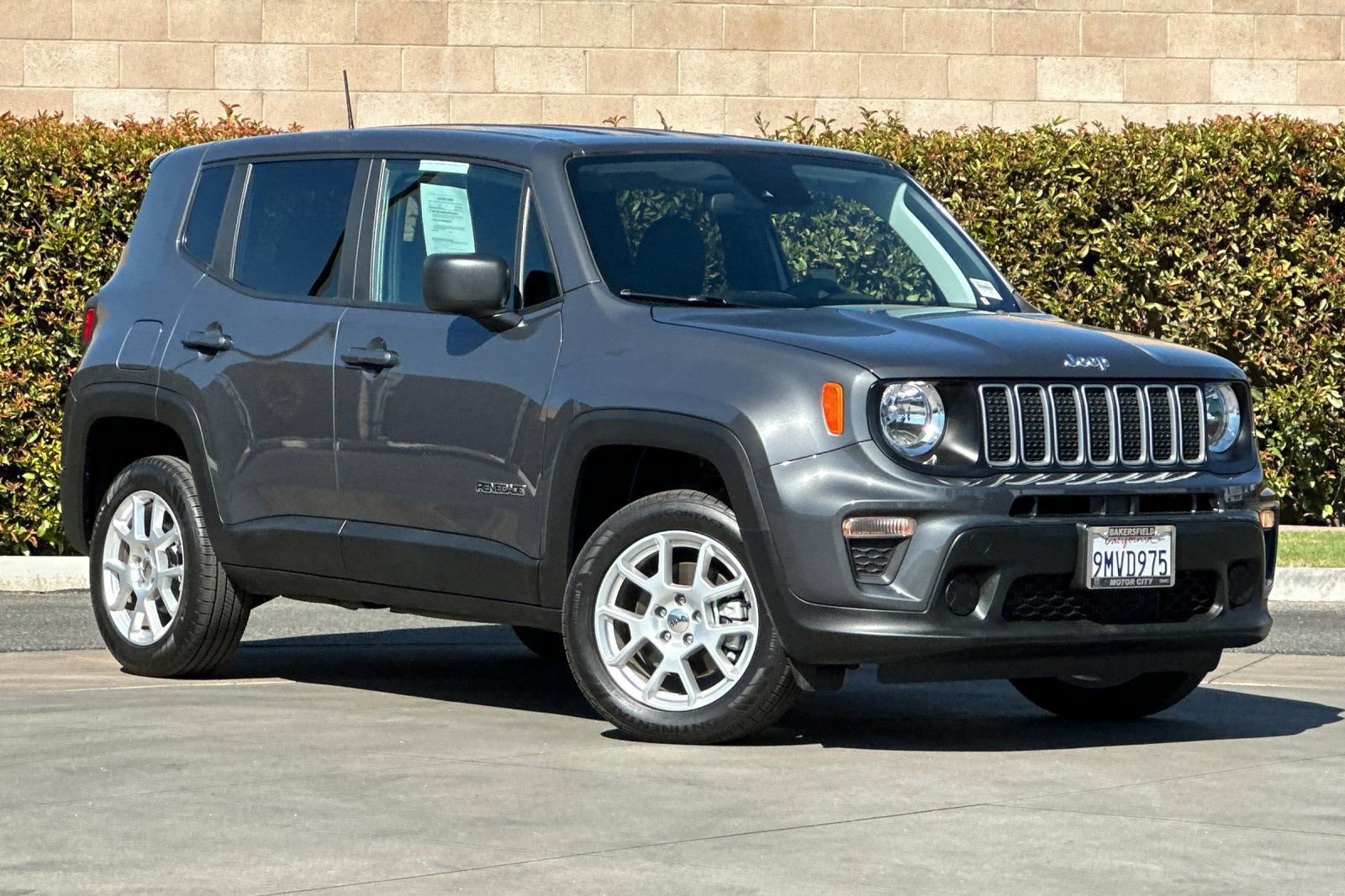 Used 2023 Jeep Renegade Latitude video 2