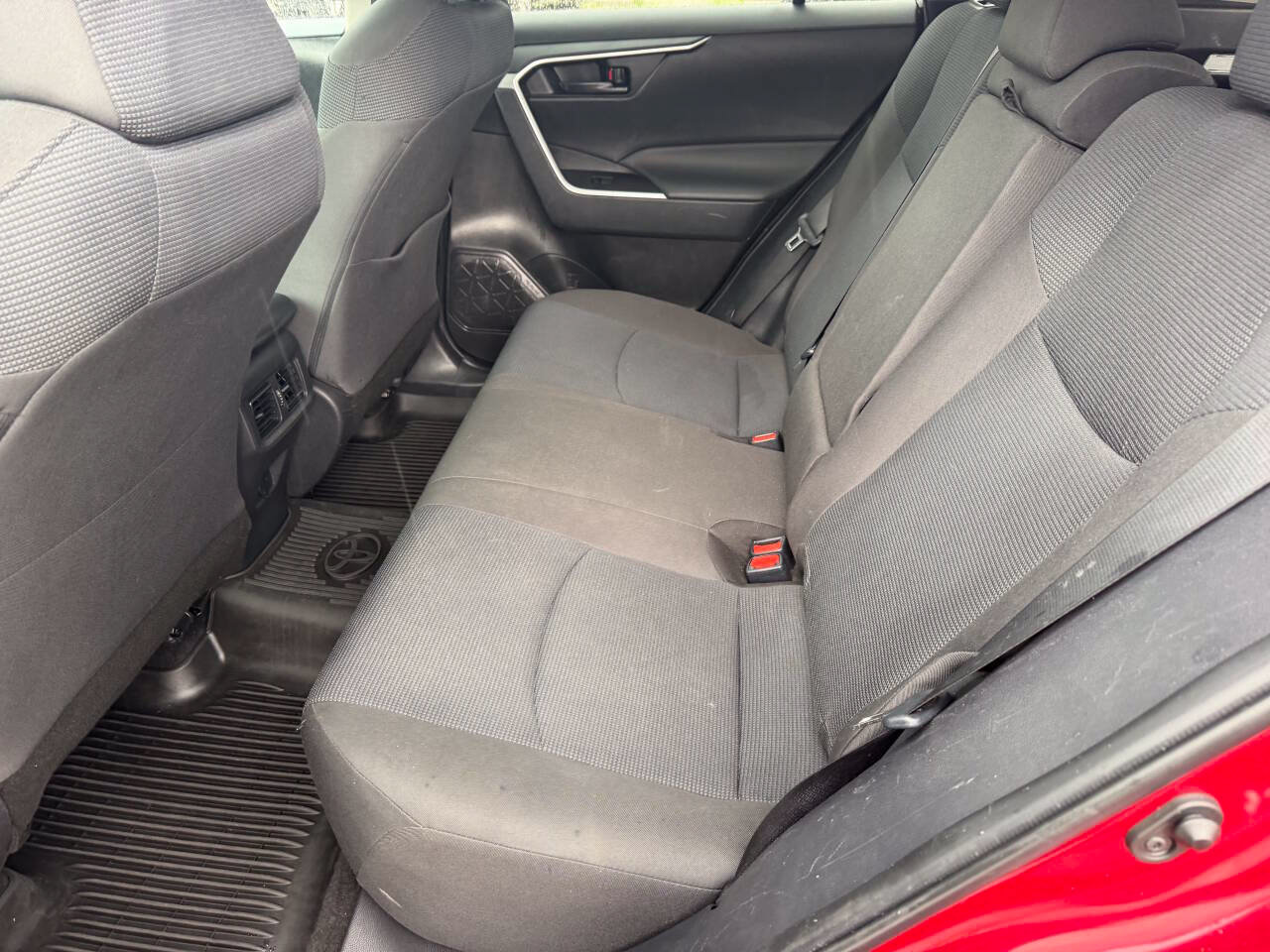 Used 2022 Toyota RAV4 LE AWD/4WD image 16