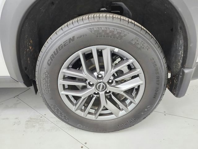 Used 2025 Nissan Rogue S image 45