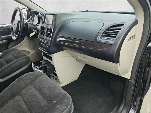 Used 2019 Dodge Grand Caravan SE w/ UConnect Hands-Free Group image 21