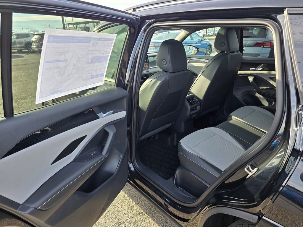 New 2026 Volkswagen Tiguan SE R-Line AWD/4WD image 15