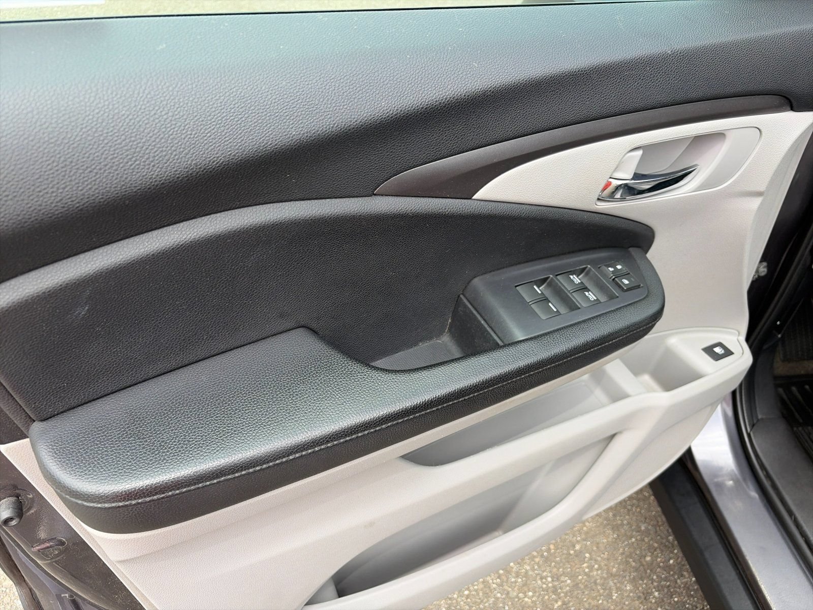 Used 2018 Honda Pilot LX image 12