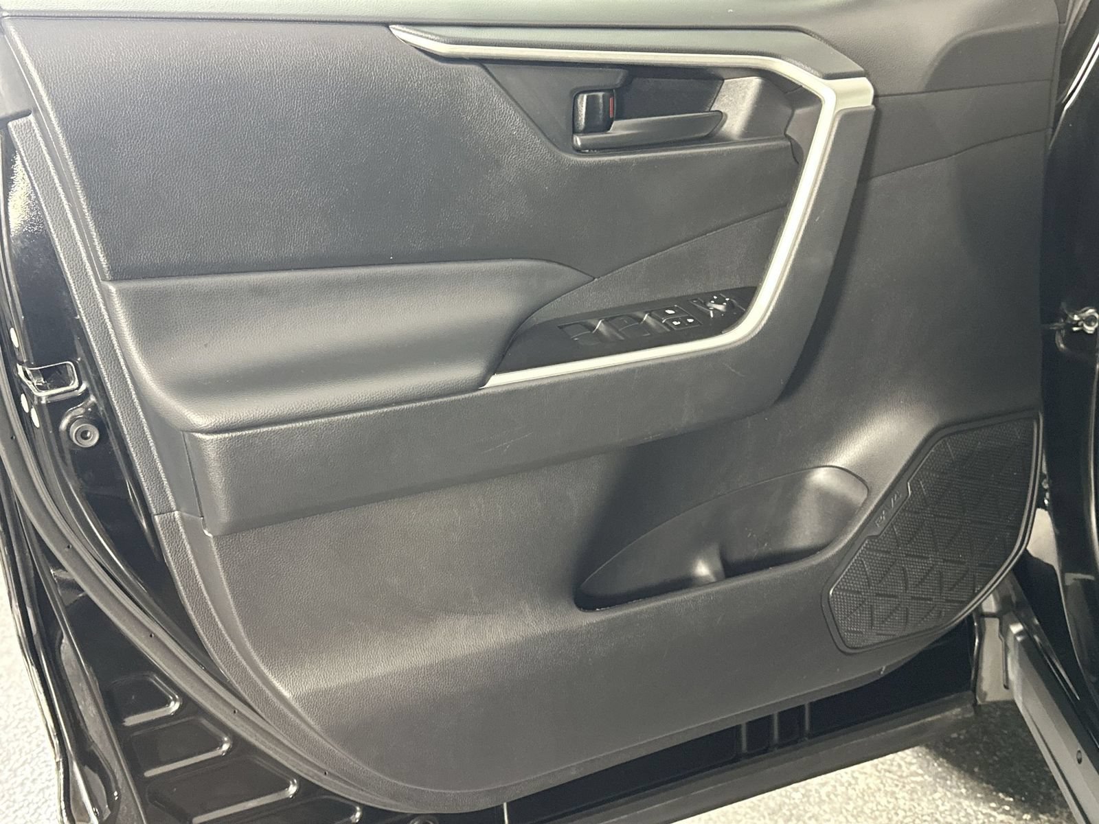 Used 2024 Toyota RAV4 LE FWD image 28