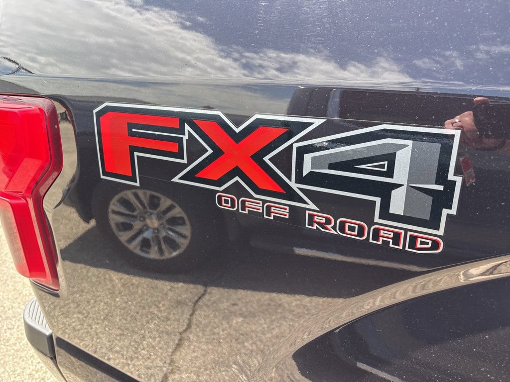 Used 2019 Ford F150 XLT w/ Equipment Group 302A Luxury AWD/4WD image 13