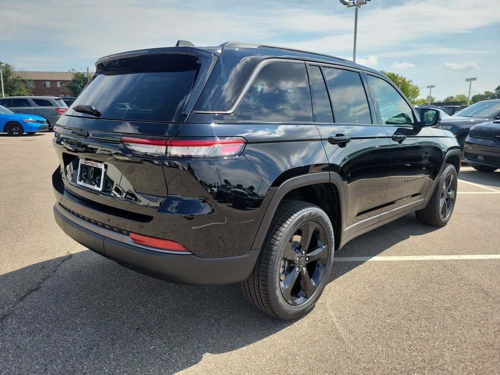 New 2027 Jeep Grand Cherokee Limited w/ Limited Altitude Package AWD/4WD image 4