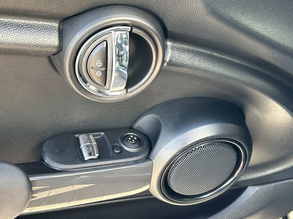Used 2020 MINI Cooper 2-Door Hardtop image 13