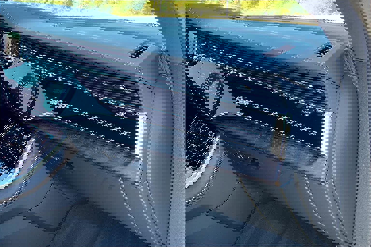 Used 2023 Audi Q8 Prestige w/ Prestige Package image 17