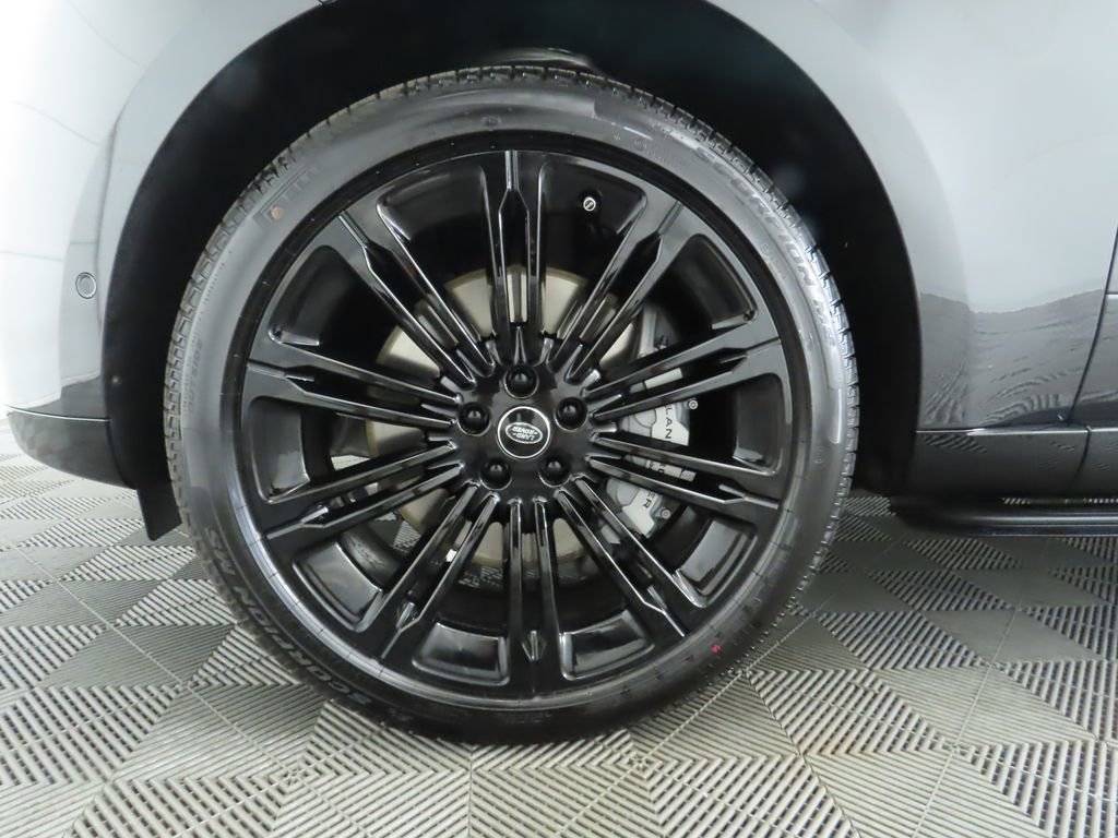 New 2025 Land Rover Range Rover Long Wheelbase SE image 31