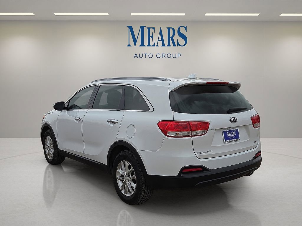 Used 2016 Kia Sorento LX image 3