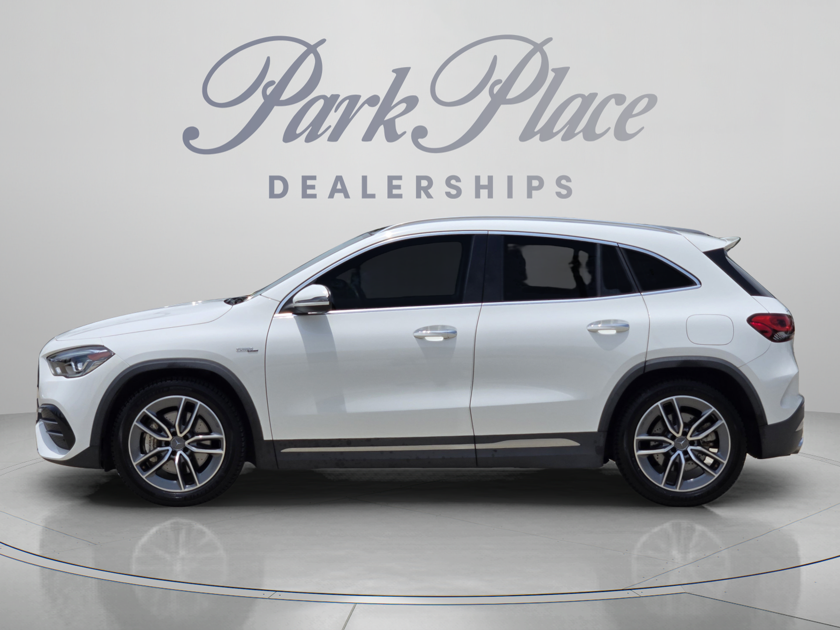 Used 2023 Mercedes-Benz GLA 35 AMG 4MATIC image 2