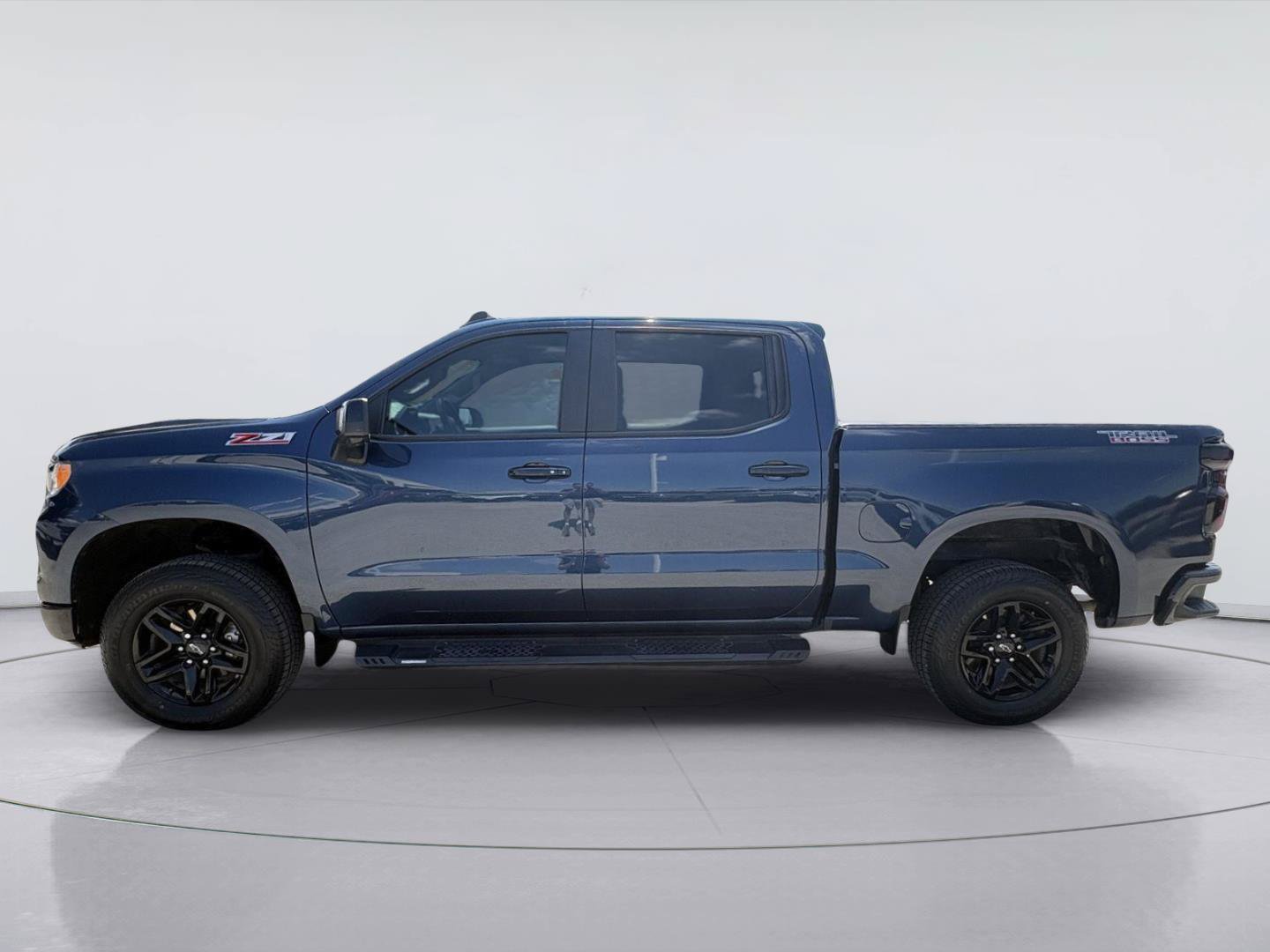 Used 2022 Chevrolet Silverado 1500 LT Trail Boss w/ Convenience Package II AWD/4WD image 3